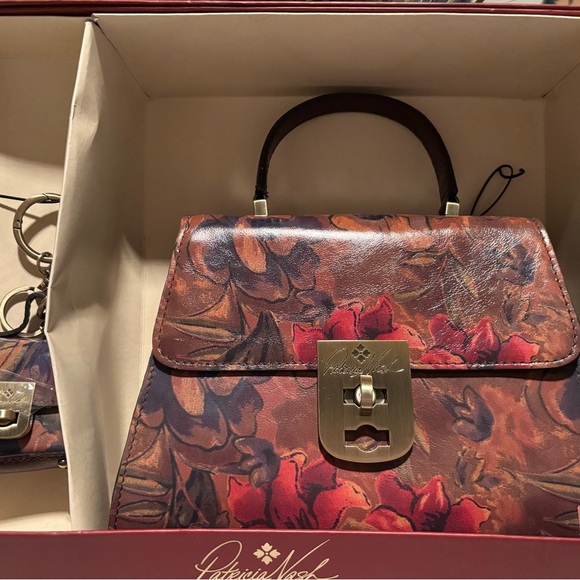 Patricia Nash Handbags - NWTPatricia Nash Sienna Sunset Floral Satchel with Gold Hardware with Key Chain